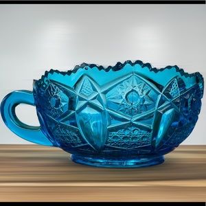 LE Smith Vintage Quintec Heritage Blue Glass Nappy Handled Sawtooth Candy Dish